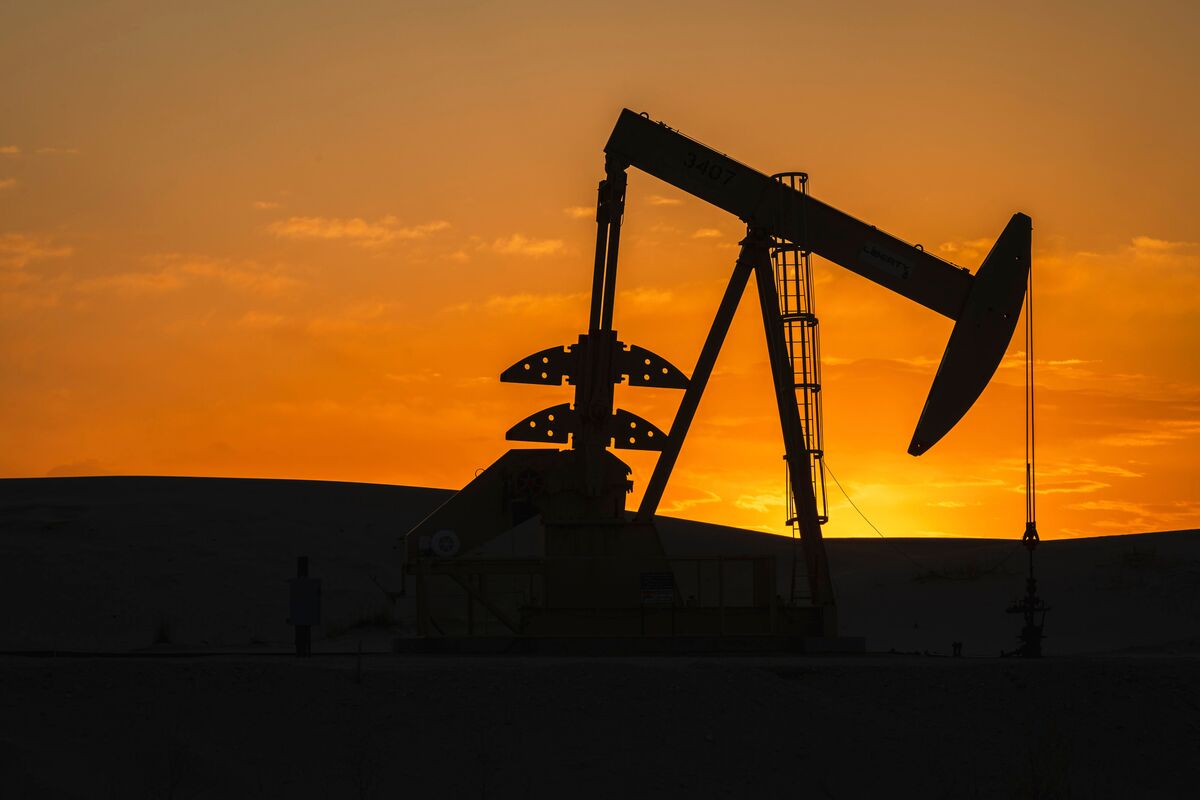 Citigroup Flags Oil Market’s Bearish Consensus as Surplus Looms
