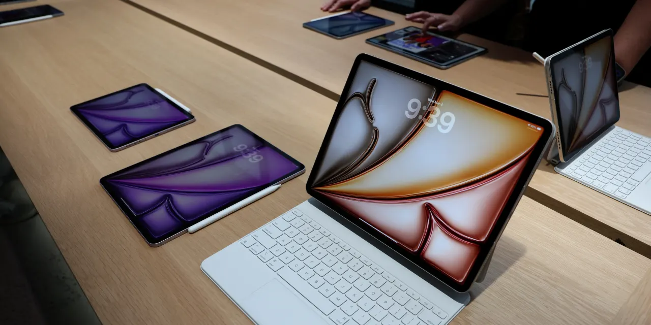 Apple Stock Is the Dow’s Worst Performer. Price Hikes Are Just the Latest Sting.