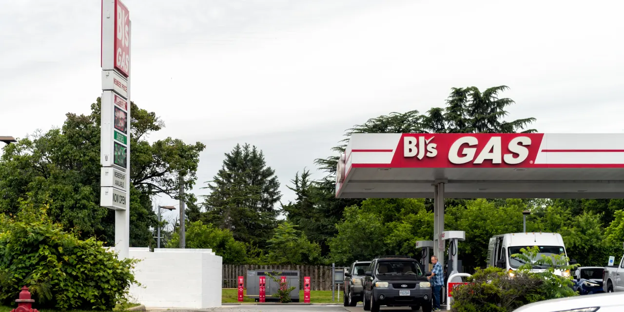 BJ’s Wholesale’s earnings show that cheap gas matters for people