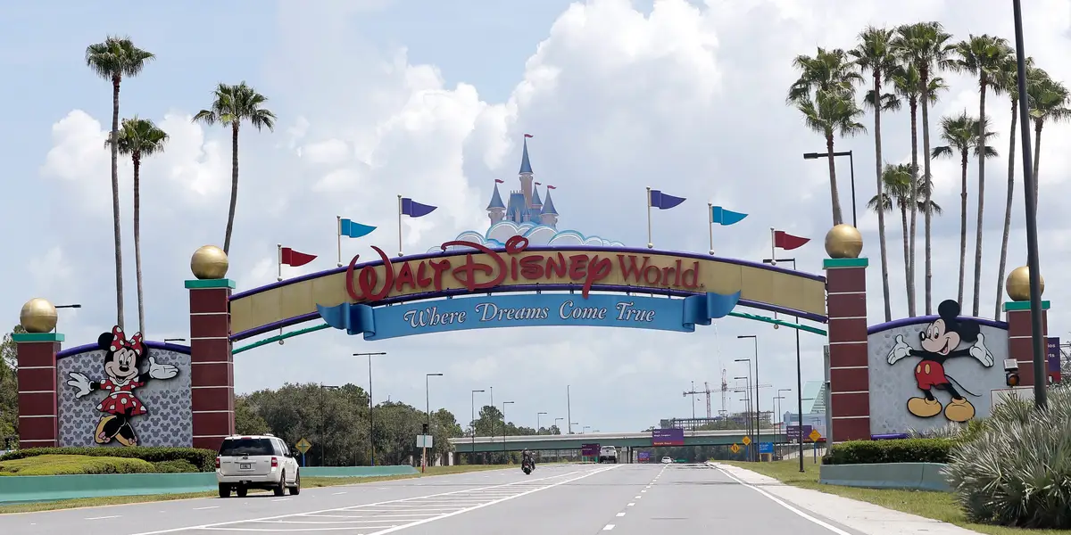 Tips for saving money at Disney parks during a family vacation - Business Insider