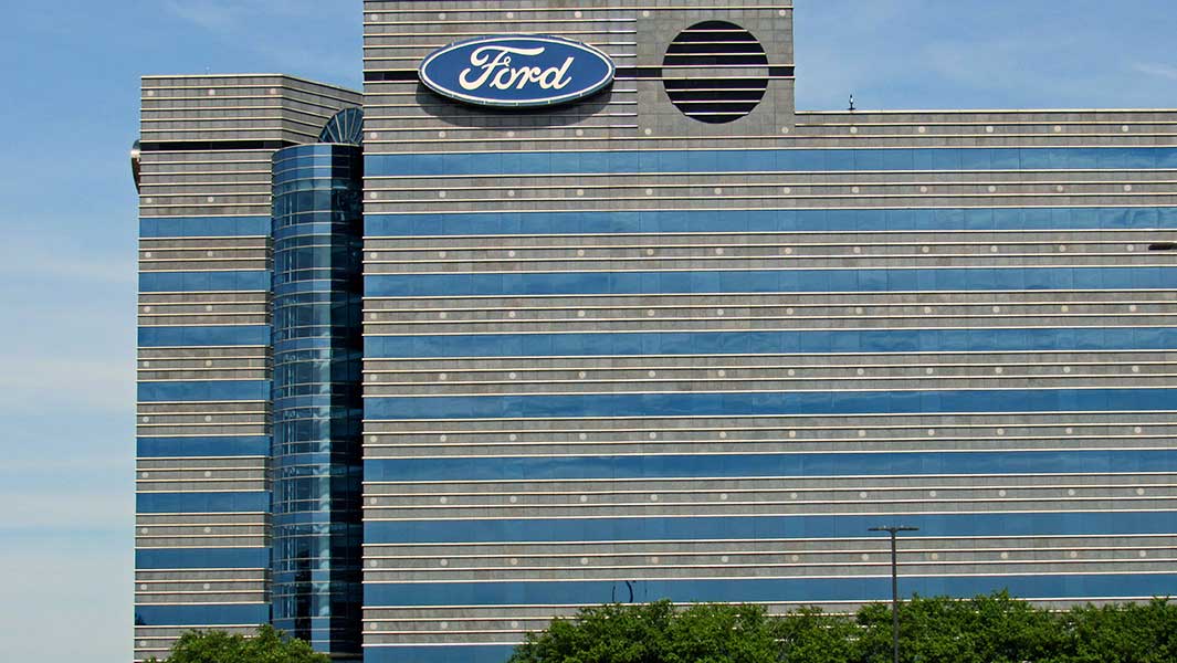 Ford Earnings Decline Expected In Q1 As Investors Wait For Outlook After GM's Bullish 2024 View