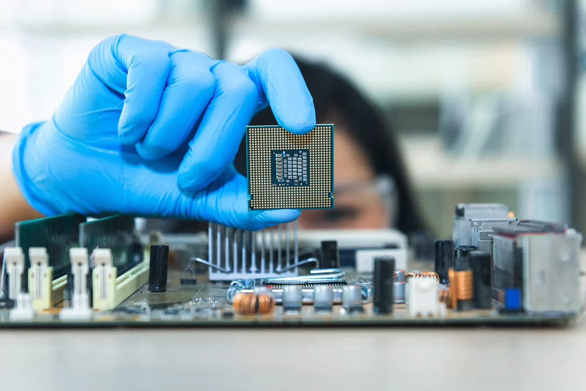 Not Intel. Not Nvidia. These 2 Chip Stocks Maintain an Unbreachable Moat in Advanced Chip Tech.