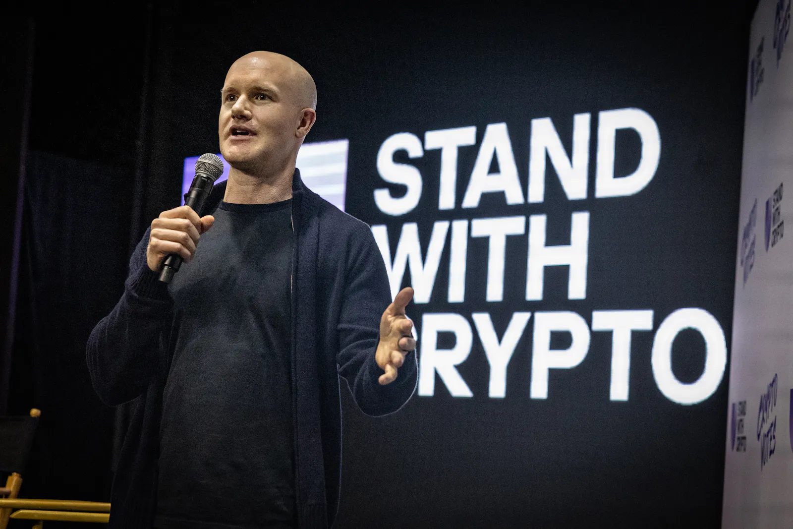 Benchmark initiates Coinbase coverage with a “buy” rating, stock rises