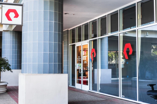 Pure Storage tumbles after Q3 results, analysts show mixed sentiment