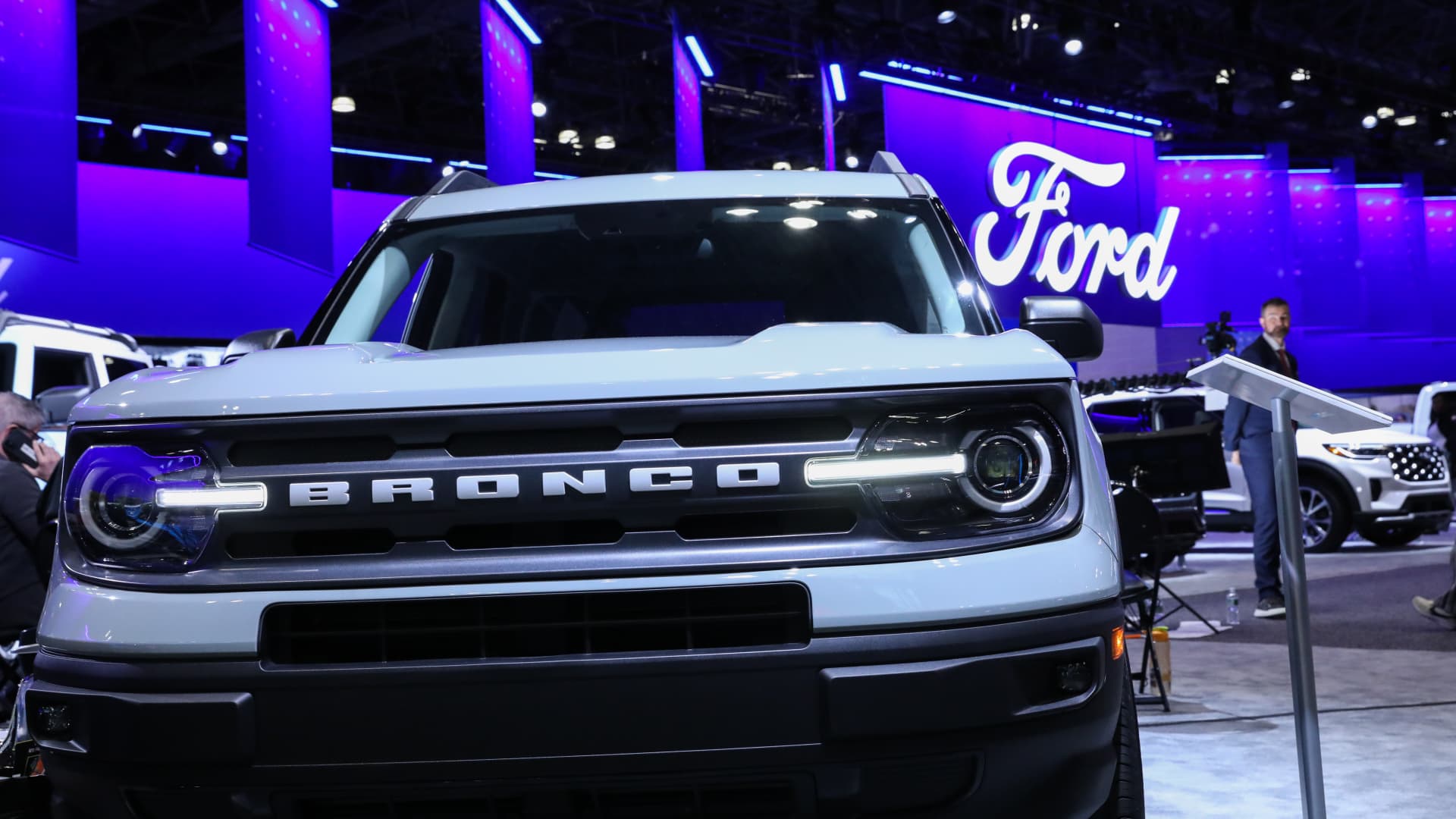 Ford shares, on pace for worst day since 2009, lead autos rout after disappointing earnings