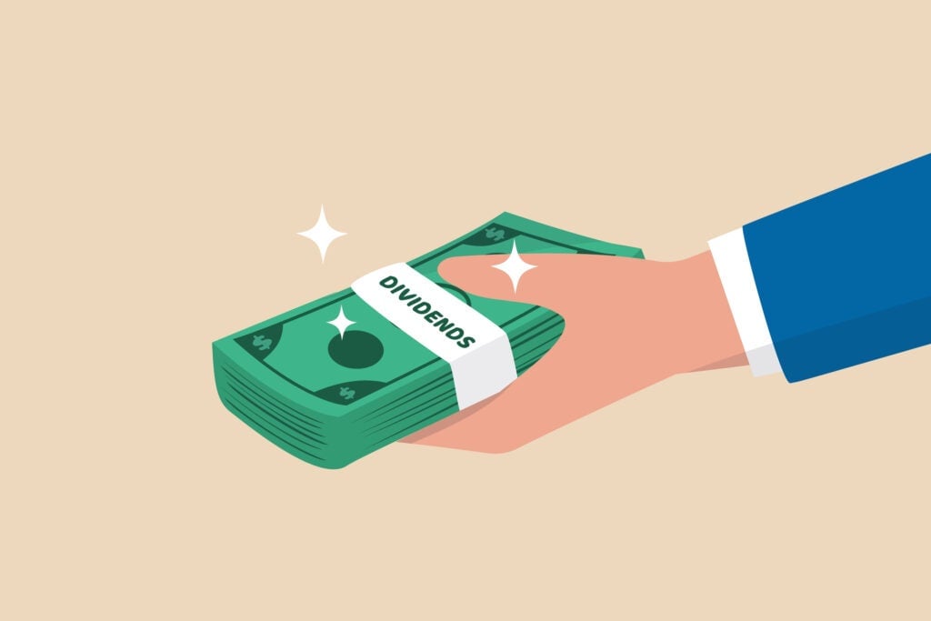 How To Earn $500 A Month From Caleres Stock Ahead Of Q2 Earnings