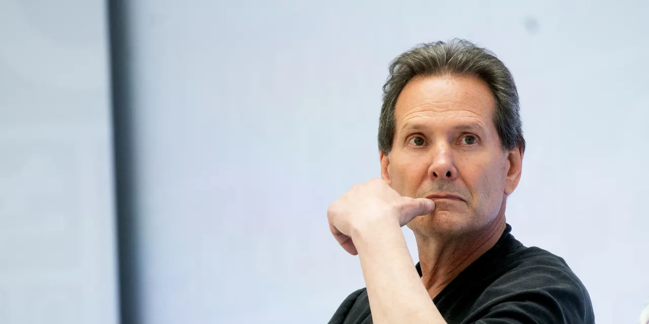 Verizon’s Mass Layoffs Were ‘Inevitable,’ CEO Says. What the Telecom Wants to Do in 2026.