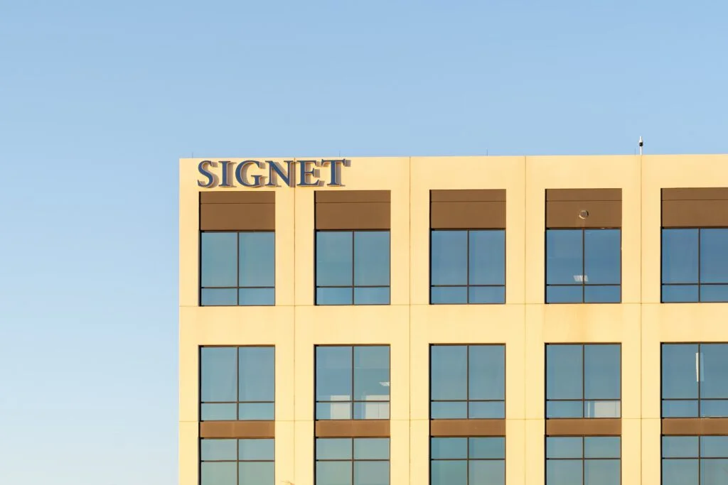 How To Earn $500 A Month From Signet Jewelers Stock Ahead Of Q2 Earnings