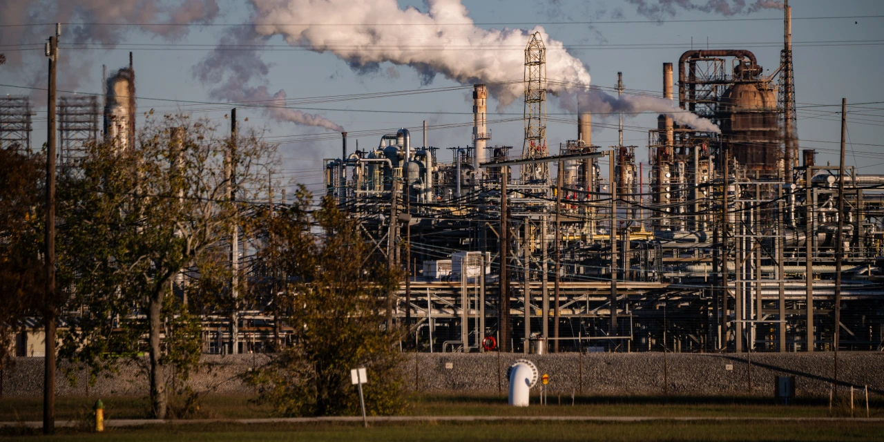 Big Oil Stays the Course Despite Historic Dislocation in Energy Markets