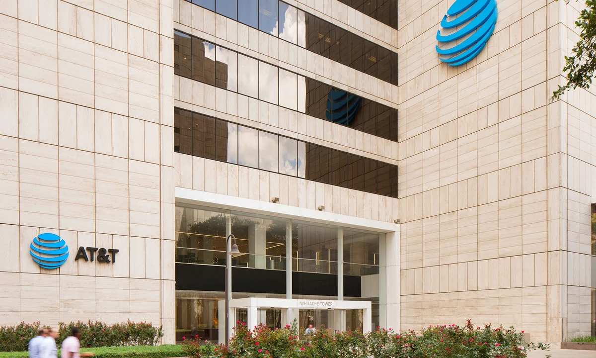 AT&T Beat on Earnings, Announced a $10 Billion Buyback, and Still Trades at 8 Times Earnings With a 4.6% Yield.