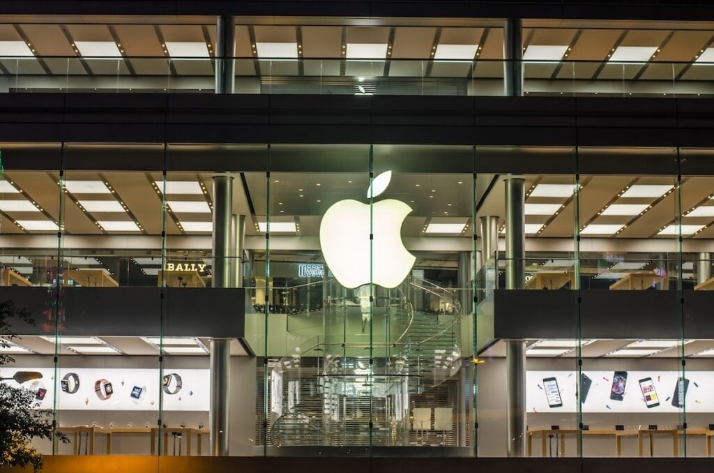 Apple's Mac Is 'Hostile' to AI Agents, Legendary Coder Warns: Could It Hurt Apple's AI Future?