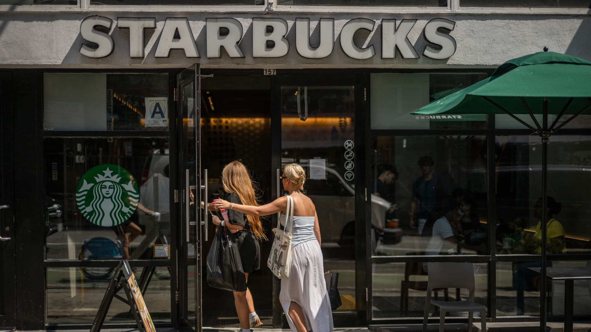 Wall Street sees Starbucks comeback taking hold, even after another lackluster quarter