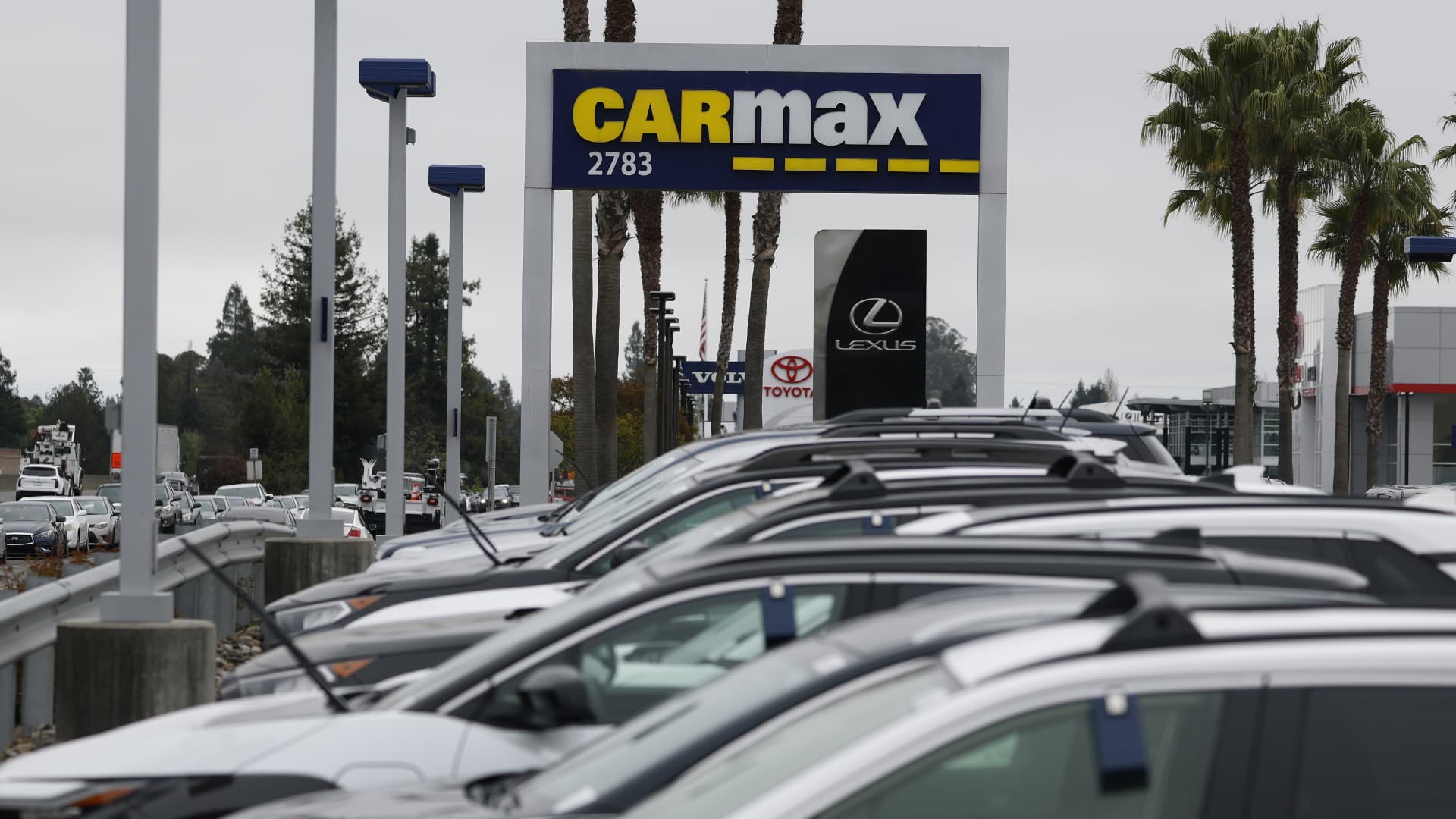 CarMax stock plummets 20% following 'challenging' quarter that missed Wall Street's expectations