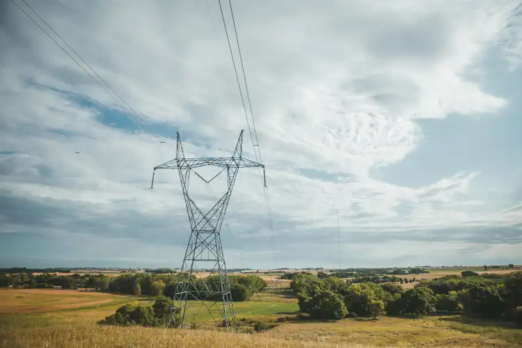 Bets against utility stocks decline in July; Evergy most shorted
