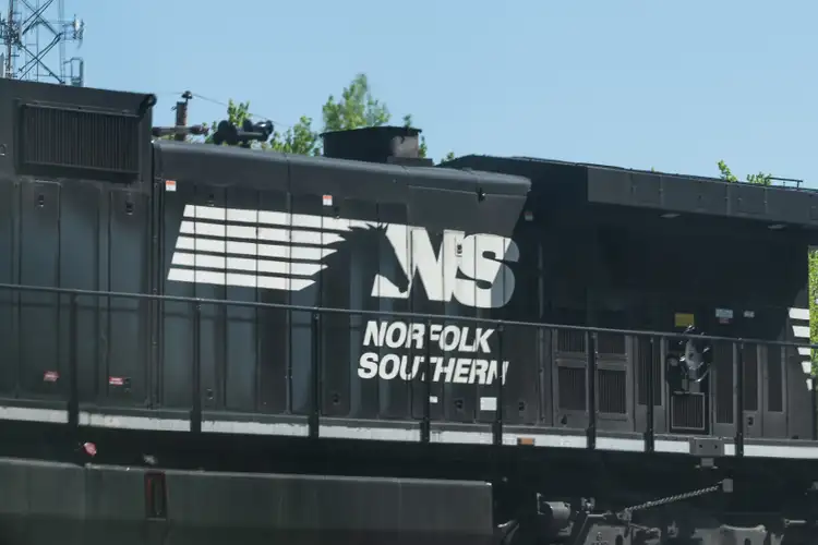 Norfolk Southern soars after reporting notable operating ratio improvement