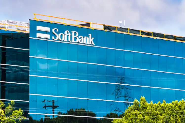 SoftBank turns to Mizuho, SMBC, JPMorgan for $15B loan drive - report