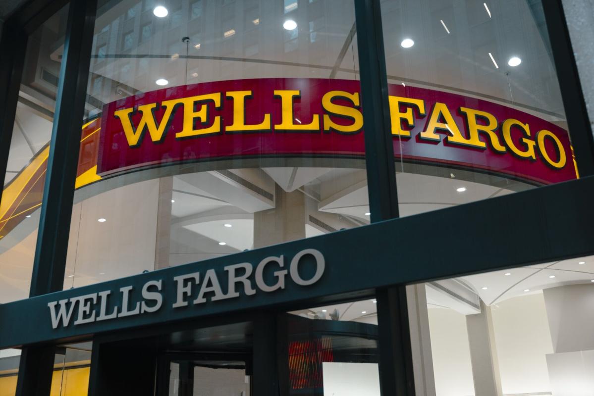 Wells Fargo NII Misses Estimates as Depositor Pressure Grows - Yahoo Finance