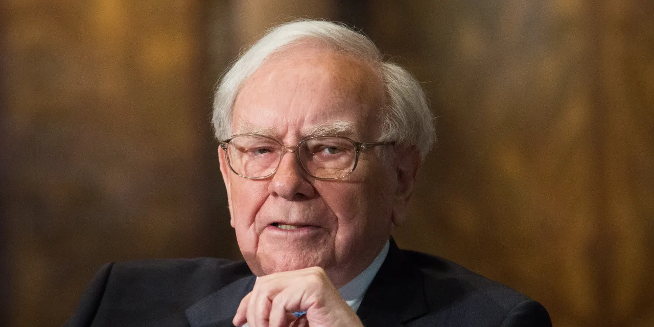 Berkshire Hathaway Stock Is Losing to the S&P 500 This Year