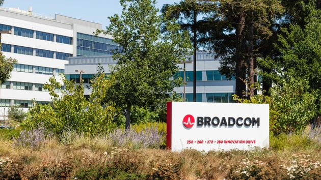 Broadcom slides even as Q2 results, guidance top Wall Street's forecast