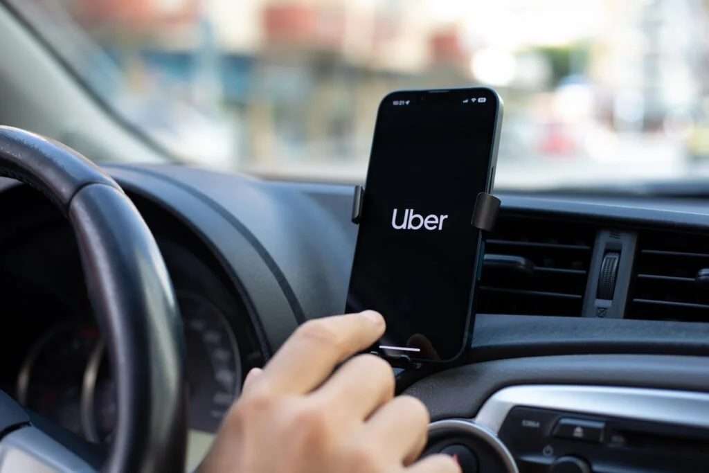 Uber's Gross Bookings Decelerate: Analysts Raise Price Targets On 'Sustained Momentum,' AV Strength