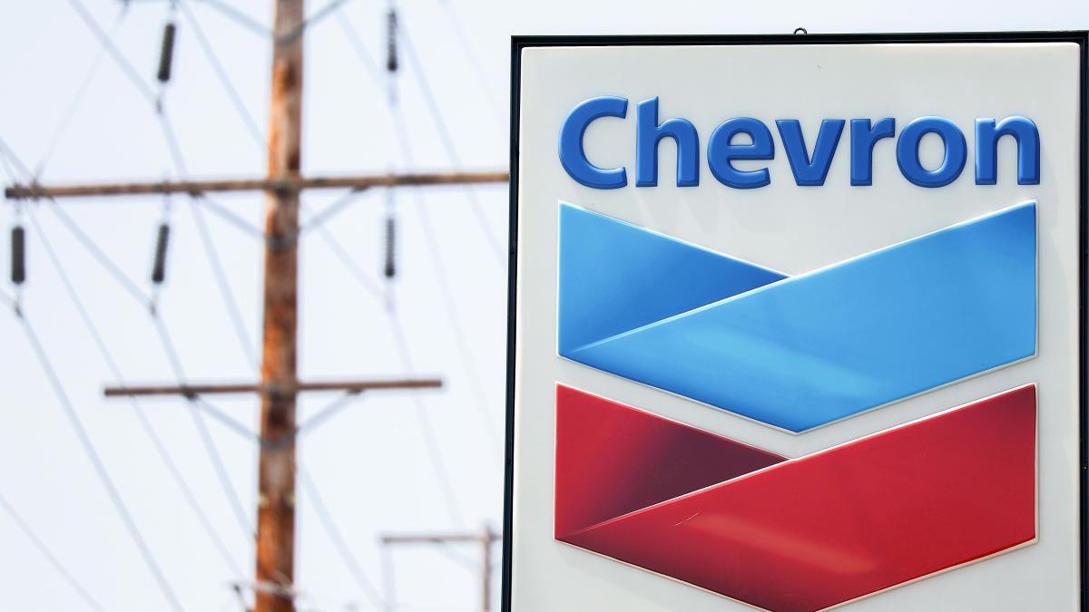 Chevron, Exxon face energy headwinds, lower profits in Q1 - Yahoo Finance