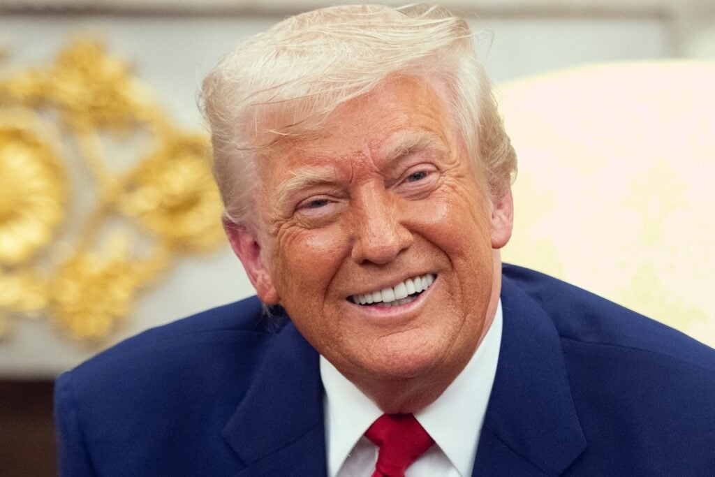 Trump Signs Executive Order Asking Fed To Evaluate Fintech's Access To Payment Accounts: Win-Win For Crypto Companies?