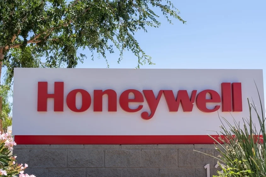 AI Meets Refining: Honeywell Pilots Experion Assistant With TotalEnergies