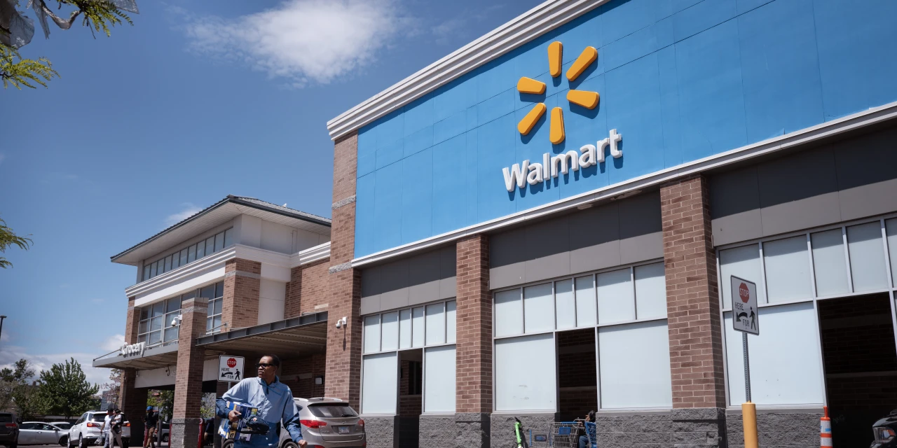 Senior Walmart Executives Depart in Reshuffling Under New CEO