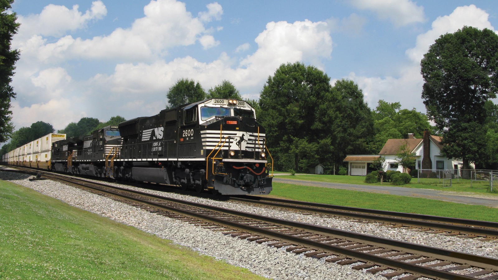 Norfolk Southern Stock Could Be 16% Overvalued Following New Rail Service