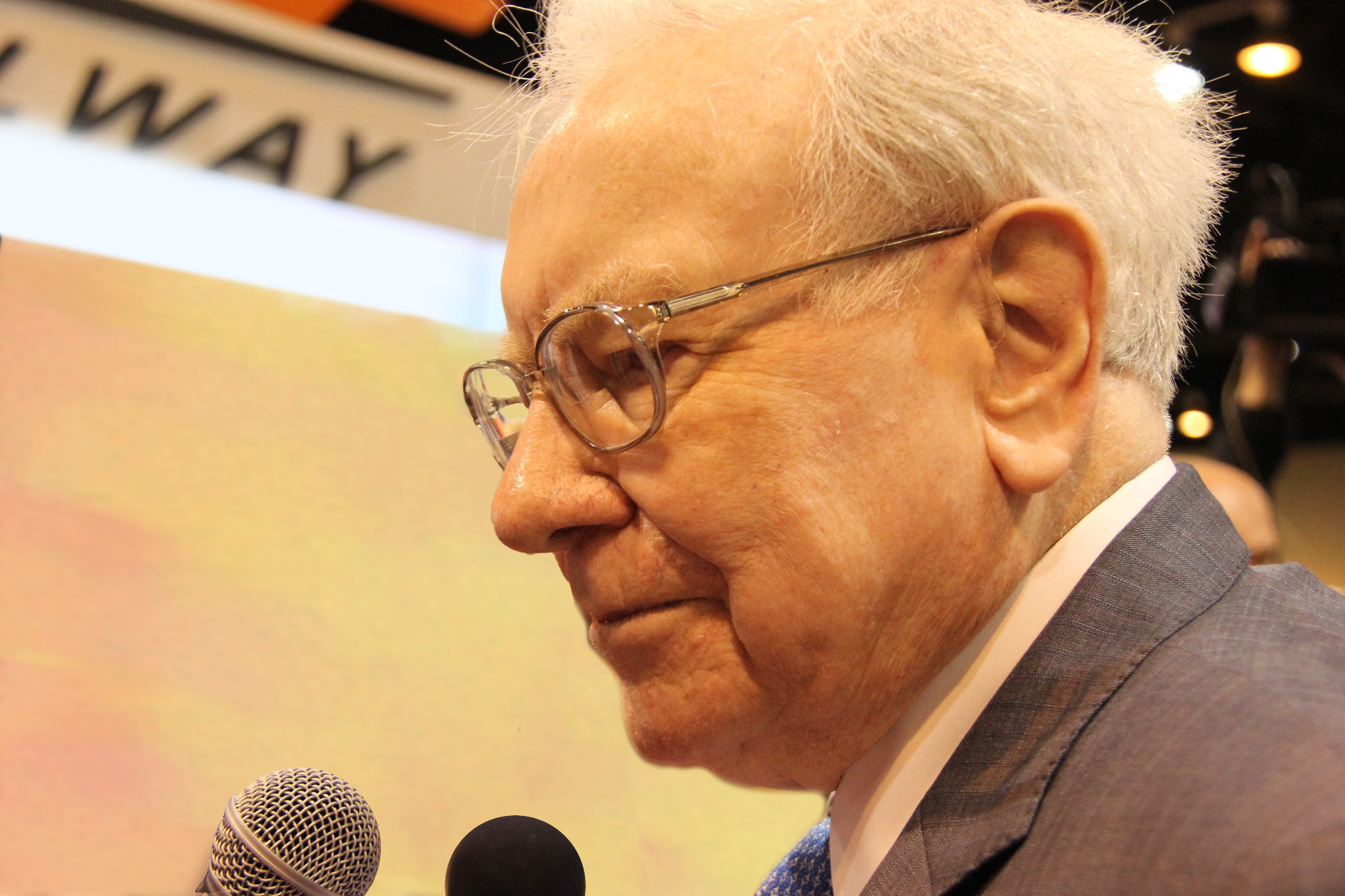 Should You Buy Berkshire Hathaway Stock Before Nov. 1?