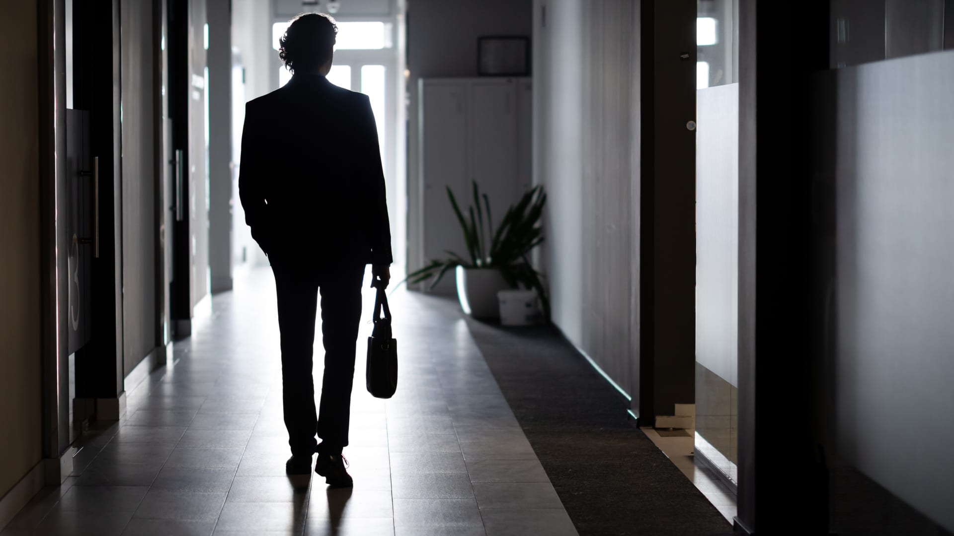 Top earners are more afraid for their employment than lower income as AI threat increases