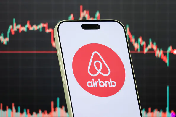 Airbnb beats on Q1 revenue, increases guidance for current quarter