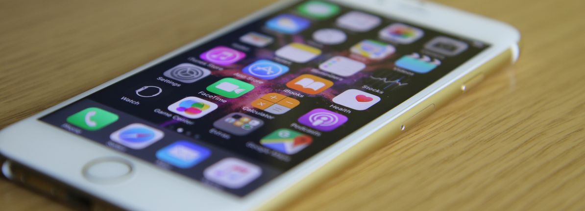 Apple (NasdaqGS:AAPL) Faces Antitrust Lawsuit Over Wi-Fi Calling Practices